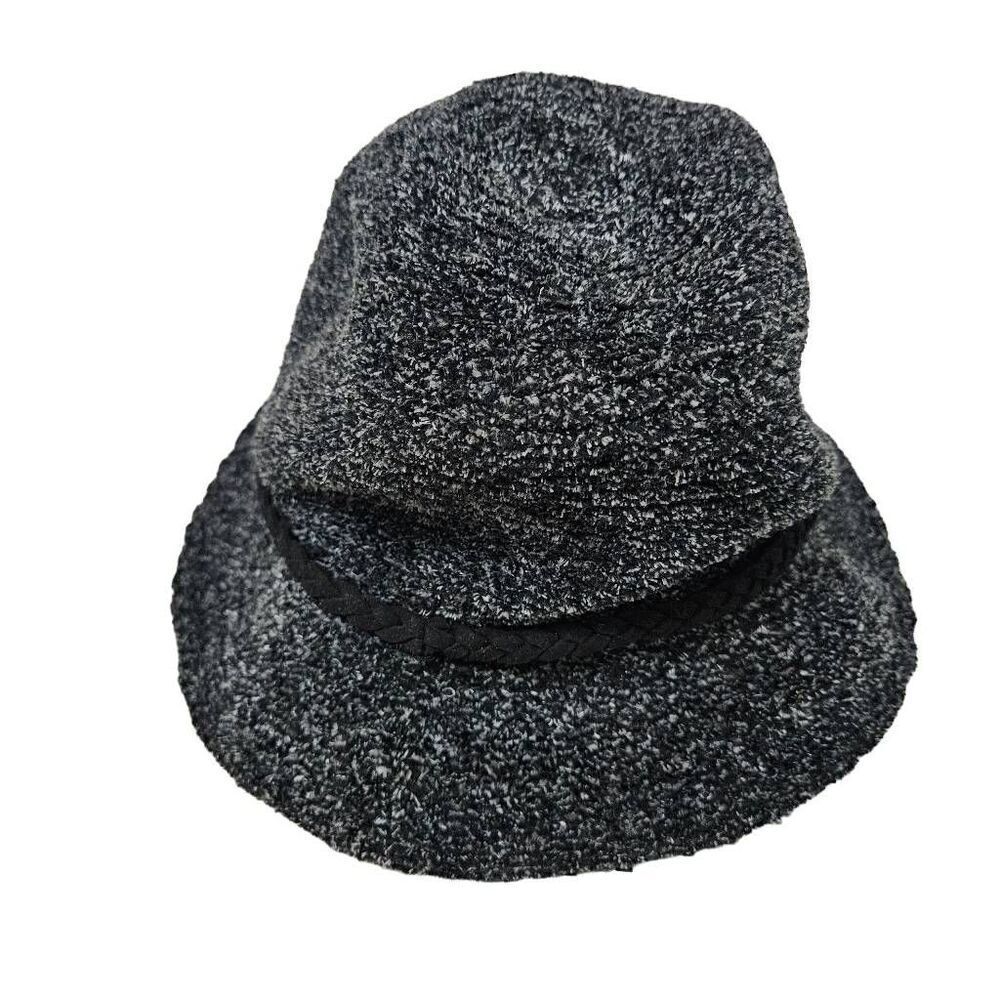 Jaclyn Smith hat